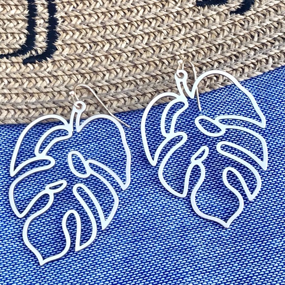 Jewelry - ✨HPx3✨Monstera Leaf Earrings